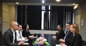 Јакнење на интегритетот во јавната администрација – средба на Минчев со претседателот на ДКСК, Адем Чучуљ