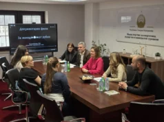 (Фото) Младите ја раскажуваат приказната за рубинот – Божиновска се сретна со наградените ученички