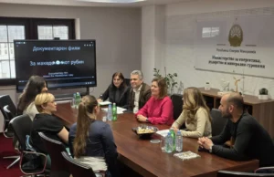 (Фото) Младите ја раскажуваат приказната за рубинот – Божиновска се сретна со наградените ученички