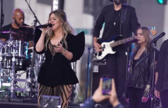 (Видео) Кели Кларксон: Никогаш не ги добив ветените милион долари од „Американски идол“