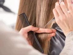 (Фото) Оваа фризура е најдобра за жени над 50 години: Визуелно го затегнува лицето и го подмладува