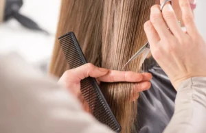 (Фото) Оваа фризура е најдобра за жени над 50 години: Визуелно го затегнува лицето и го подмладува