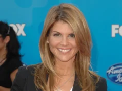 (Фото) Актерката во 60-тите години „запали“ со деколтето: Затворот не успеа да ја уништи