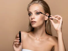 Дали сте сигурни дека правилно нанесувате маскара? Еве како да ги избегнете 5-те најчести грешки