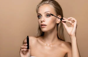 Дали сте сигурни дека правилно нанесувате маскара? Еве како да ги избегнете 5-те најчести грешки