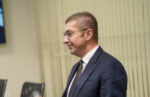 Авион од 100 милиони евра, мерцедеси од 650.000, очила и часовници од над 60.000 евра, тоа е хистерија Мицкоски, велат од СДСМ