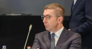 Мицкоски од понеделник очекува поевтина нафта, вели намалувањето на ДДВ-то има ефект