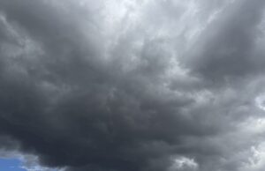 Утре променливо облачно време со повремени врнежи од дожд