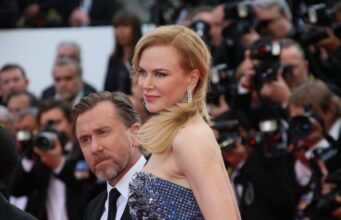 (Видео) Ќерката на Никол Кидман исмејувана: „Душо, симни се од модната писта“