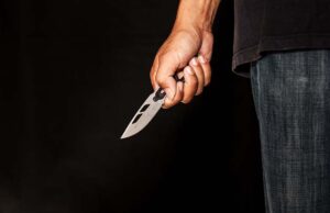 Едни се заканувале со нож, други пресретнале возило и го оштетиле со тврд предмет