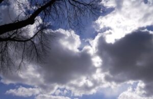 Утре променливо облачно време со температура до 17 степени