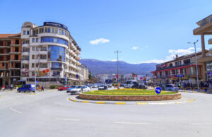 Двајца малолетници без возачка фатени зад волан во Охрид и Струга, одземени автомобилите