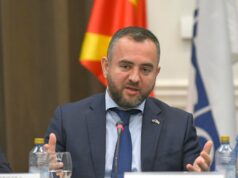 Министерот Тошковски објави дека станал татко по трет пат