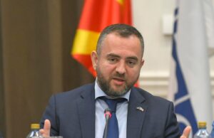 Министерот Тошковски објави дека станал татко по трет пат