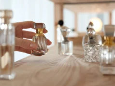 Дали носите ист парфем секој ден: еве зошто не би требало