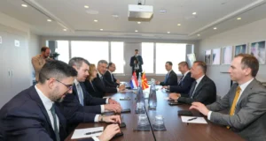 (Фото) Мицкоски се сретна со Пленковиќ: Разменети мислења за за актуелните предизвици во Европа, регионалната соработка и европската перспектива