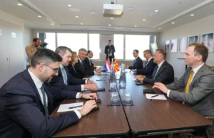 (Фото) Мицкоски се сретна со Пленковиќ: Разменети мислења за за актуелните предизвици во Европа, регионалната соработка и европската перспектива