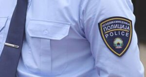 Полицаец цела година сексуално злоставувал малолетно момче