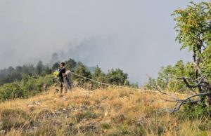 Два армиски хеликоптери се борат со пожарот на планината Јабланица кој гори три дена