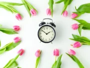 Часовникот се движи напред, но телото заостанува: Трикови што го олеснуваат пролетниот „мини-шок“