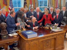 (Видео) Снимка од Белата куќа: верски водачи се држат со рацете за Трамп и се молат за него