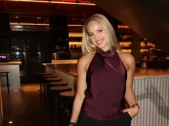 (Фото) Најубавата фудбалерка на светот позираше во свилен топ и ги воодушеви фановите