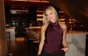 (Фото) Најубавата фудбалерка на светот позираше во свилен топ и ги воодушеви фановите