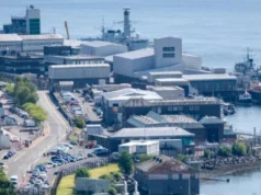 Иранец и Романка обвинети за обид за влез во британска нуклеарна база