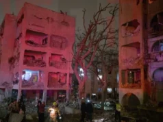 (Видео) Иран со балистичка ракета нападна уште еден град во јужен Израел – најмалку 100 повредени