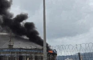 (Видео) Погодена рафинерија во Израел