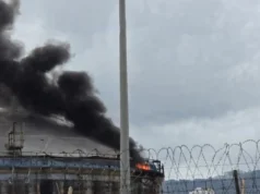 (Видео) Погодена рафинерија во Израел