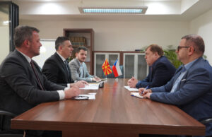 Интеграциите во ЕУ и управувањето со отпад во фокусот на средбата меѓу Хоџа и чешкиот амбасадор