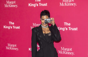 (Видео) Актерката покажа нова верзија на „гол фустан“, сите се прашуваат – дали е навистина гола?