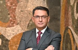 АВМУ за реакцијата на Славески: Функционерите да се однесуваат со почит кон новинарите