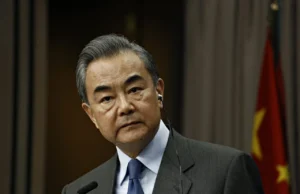 Шефот на дипломатијата на Кина: Кризите ги решаваме преку дијалог, а не со употреба на сила