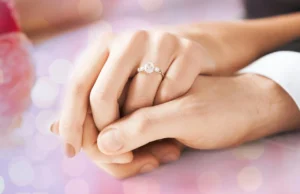 (Видео) Снимка од веридба на еден пар стана вирална: жената се онесвести од шок