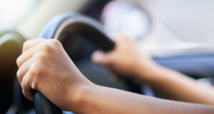 18-годишник од тетовско физички нападнал соселанец, а потоа го удрил со автомобил