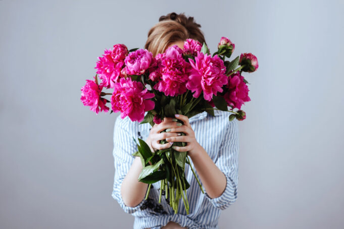 cvekje-zena-Depositphotos_202228562_XL