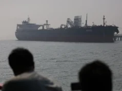 „ОАЕ сакаат да го отворат Ормускиот теснец, се подготвуваат за војна“, објави „Волстрит журнал“