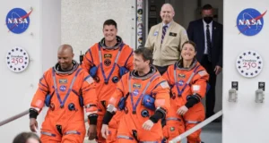 (Фото/Видео) Историска мисија: Астронаутите се оддалечија најдалеку од Земјата досега, 40 минути ќе бидат целосно отсечени од светот