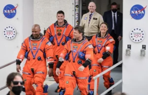 (Фото/Видео) Историска мисија: Астронаутите се оддалечија најдалеку од Земјата досега, 40 минути ќе бидат целосно отсечени од светот