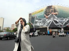 (Фото) Транспарент во Техеран: Ормускиот теснец е засекогаш во наши раце