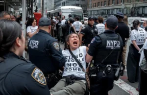 (Видео) Протести во Њујорк против продажбата на оружје на Израел: „90 лица беа приведени“