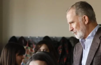 Кралицата Летиција покажува дека седата коса може да биде многу елегантна