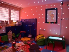 Ѓорѓиевски со сопругата донираше реквизити за сензорна соба во градинката „8 Март“ во општина Кисела Вода