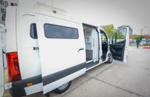 Холандија донира специјализирани возила за МВР за превоз на мигранти и затвореници