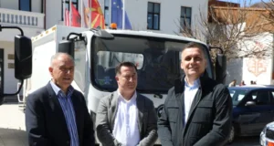 Хоџа: Нова опрема за отпад во Струга и засилени инвестиции во инфраструктурата