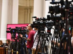 ЗНМ и ССНМ: Политичките партии не смеат јавно да таргетираат новинари и медиуми