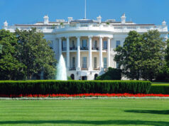 Белата куќа негира дека е разрешена шефицата на разузнавањето