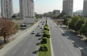 22-годишен Турчин со тротинет тешко повреди 55-годишна жена на Партизанска и избега, полицијата го бара